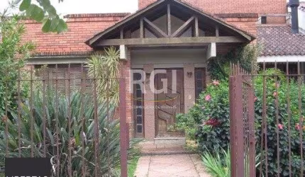 Casa para Venda - 260m², 3 dormitórios, sendo 1 suites, 7 vagas - Nonoai