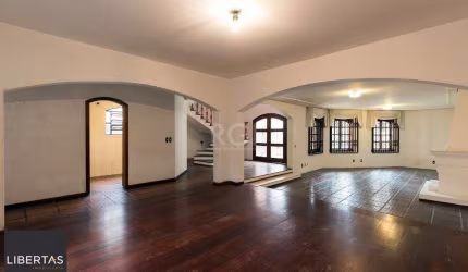 Casa para Venda - 430m², 4 dormitórios, sendo 1 suites, 5 vagas - Cristal