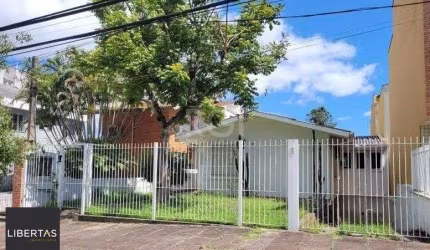 Casa Residencial ou comercial. Com 205 m²  de área útil, 3 dormitórios