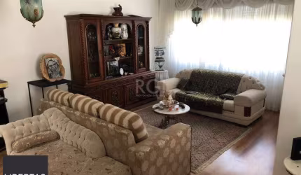 Casa para Venda com 3 dormitórios, sendo 1 suites e 3 vagas no bairro Guarujá
