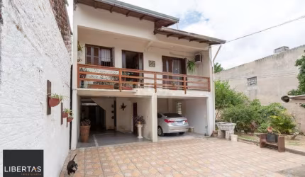 Casa para Venda - 161m², 3 dormitórios, 3 vagas - Nonoai