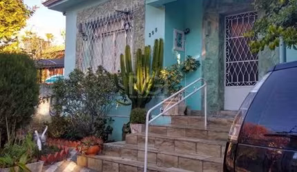 Casa para Venda - 165m², 2 dormitórios, 4 vagas - Menino Deus