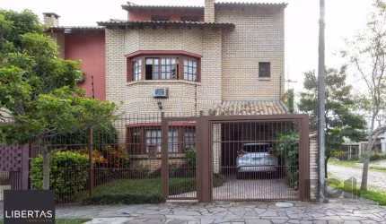 Casa para Venda - 180.3m², 3 dormitórios, sendo 1 suites, 3 vagas - Guarujá