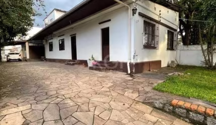 Casa para Venda - 594m², 2 dormitórios, 6 vagas - Vila João Pessoa