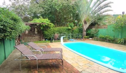 Casa para Venda - 179m², 3 dormitórios, sendo 1 suites, 5 vagas - Hípica
