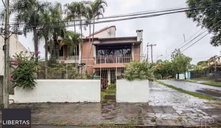 Casa para Venda - 485m², 4 dormitórios, sendo 1 suites, 3 vagas - Cristal