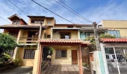 A casa possui 78m² de área construída, com um adicional de 20m²