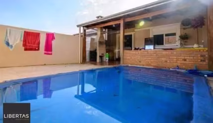 Casa com piscina no bairro Hípica - Moradas do Sul