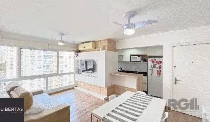 Vende-se lindo apartamento 3 dormitórios com suíte e 2 vagas cobertas - 80m² - P