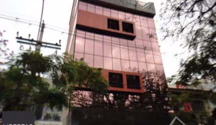 EXCELENTE SALA COMERCIAL COM GARDEN E VAGA EM FRENTE AO BRICK DA REDENÇÃO