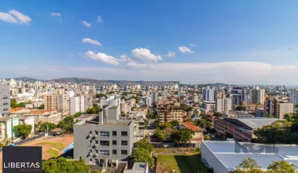 Apartamento de quatro quartos, suíte e duas vagas de garagem no bairro Rio Branco em Porto Alegre.