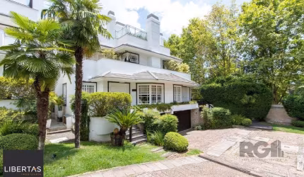 Casa em condominio, mobiliada com 741m² privativos , com 3 suítes- master