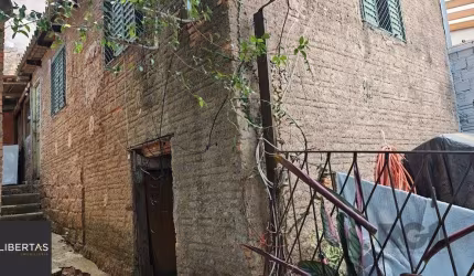 terreno irregular com frente de 1.50m e por 21.50