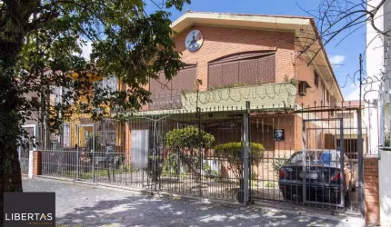 Casa com 07 dormitórios, no bairro Santana, à venda