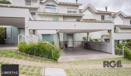 Casa de Condomínio em Três Figueiras