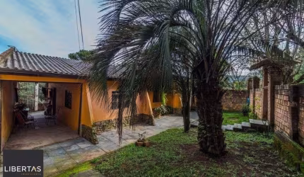 Casa de 3 dormitórios no bairro  Lomba do Pinheiro