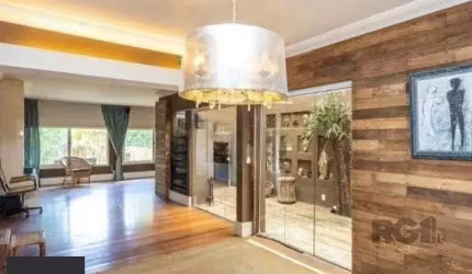 Excelente casa de 220m² com 3 dormitórios no bairro Tristeza.