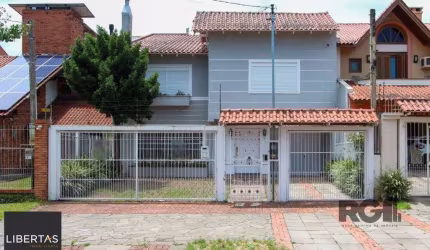 Casa com 4 quartos, com 347,57 m 2 privativos