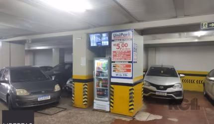 Vende pavilão, garagem de estacionamento para 100 carros, 2.400m² com salas para escritórios e depósito no centro de Porto Alegre