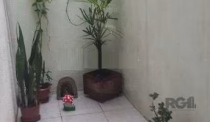 Apartamento reformado 2 dormitórios - Bairro Passo D'Areia
