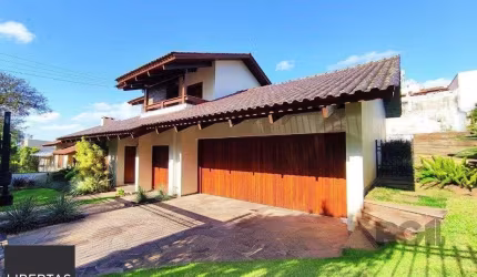 Excelente casa de 300m² com 03 dormitórios sendo 02 suítes.