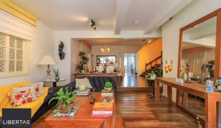 casa Living para 3 ambientes com lavabo, cozinha com pia e armários planejados