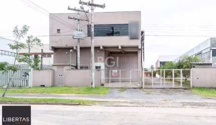 Pavilhão com área construída de cerca de 900m²