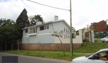 Casa para Venda - 350m², 4 dormitórios, sendo 1 suites, 4 vagas - Chácara Das Pedras