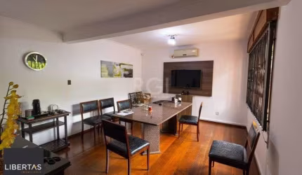 Casa para Venda - 500m², 4 dormitórios, sendo 1 suites, 5 vagas - Boa Vista
