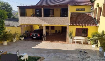 Casa para Venda - 300m², 3 dormitórios, sendo 1 suites, 5 vagas - Partenon