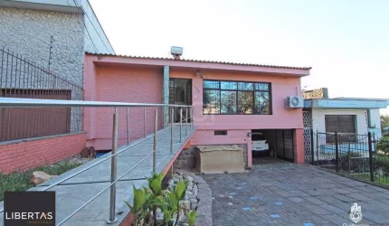 Casa para Venda - 500m², 5 dormitórios, sendo 2 suites, 5 vagas - Menino Deus