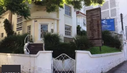 Casa para Venda - 485m², 5 dormitórios, sendo 1 suites, 1 vaga - Petrópolis