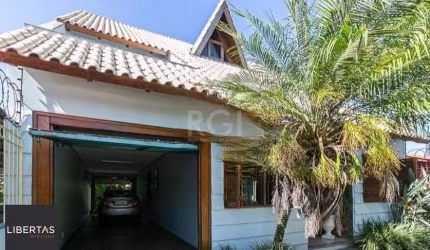 Casa para Venda - 336m², 4 dormitórios, sendo 1 suites, 2 vagas - Camaquã