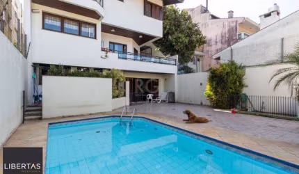 Casa para Venda - 352m², 4 dormitórios, sendo 2 suites, 4 vagas - Petrópolis
