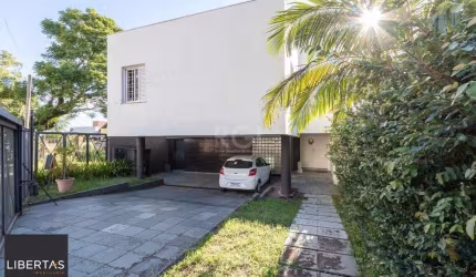 Casa para Venda - 470m², 3 dormitórios, sendo 1 suites, 6 vagas - Nonoai