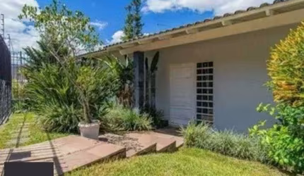 Casa 3d com suíte, bairro três figueira