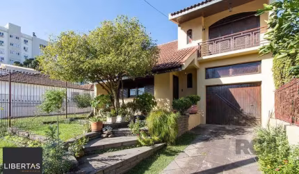 Casa tipo sobrado, com 3 dormitórios em Canoas