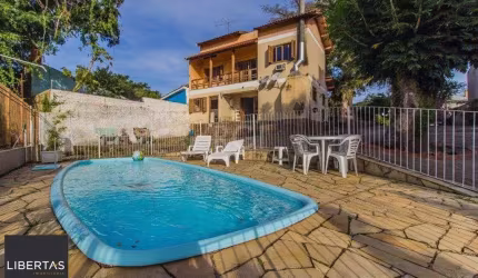 Casa para Venda - 300m², 4 dormitórios, sendo 1 suites, 3 vagas - Santa Isabel