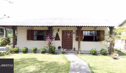 Casa para Venda - 223.57m², 2 dormitórios, 3 vagas - Centro