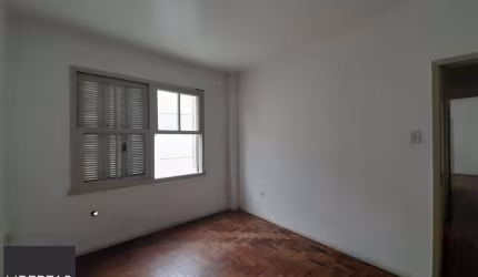 Libertas Imobiliária aluga apartamento com 56m² no bairro Moinhos de Vento.