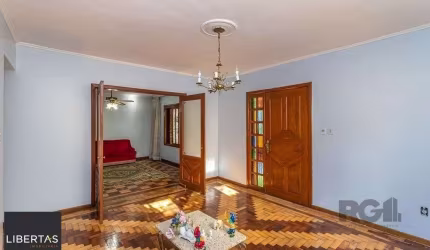 Casa 216m² - 4 dormitórios, 5 vagas no bairro Partenon
