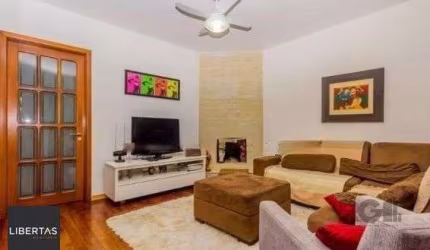 Casa com 7 Quartos e 6 vagas à Venda, 470 m² no Bairro Petrópolis