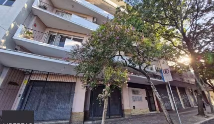 Apartamento de 2 dormitórios em ótima localização na Av. Cristovao colombo.
