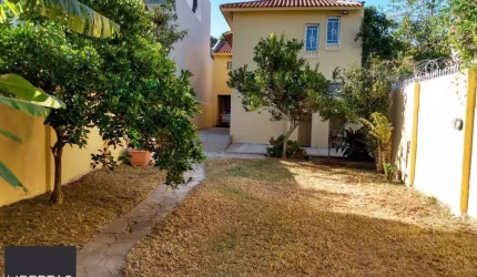Casa ampla com pátio no Bairro Cristal, com 4 quartos