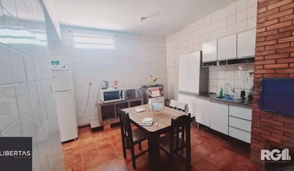 CASA COM 3 DORMITÓRIOS, 5 VAGAS, NO BAIRRO JARDIM CARVALHO, PORTO ALEGRE RS