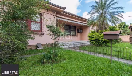 Casa para Venda - 400m², 4 dormitórios, sendo 1 suites, 3 vagas - Partenon