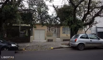 Casa com 3 Dormitórios Para comprar  250 m² - Petrópolis - Porto Alegre/R