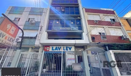 Conjunto comercial para comprar  totalmente mobiliado e desocupado, localizado na prestigiada Rua Felipe Camarão, em frente à Redenção.