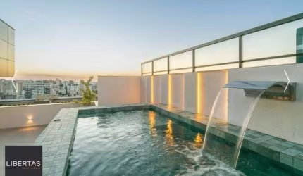 Vende-se luxuosa cobertura com 270m²- 3 suítes, 3 vagas e piscina no Auxiliadora