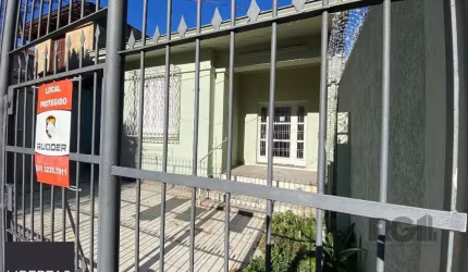 Casa para Comprar com 3 dormitórios no bairro Azenha